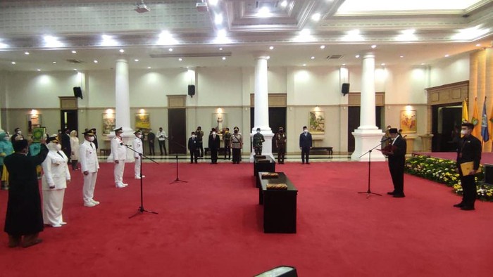 Gubernur Banten Wahidin Halim lantik Bupati Pandeglang dan Wali Kota Tangerang Selatan