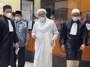 Habib Rizieq Dituntut 10 Bulan Penjara di Kasus Kerumunan Megamendung