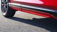 Honda HR-V dengan mesin bensin dibekali jantung pacu 1.500 cc i-VTEC yang sama seperti HR-V di Indonesia, tapi dengan double overhead cams. Mesin itu memiliki tenaga 118 PS pada 6.600 rpm dengan torsi maksimal 142 Nm pada 4.300 rpm. Mesin dikawinkan dengan transmisi CVT. Sedangkan HR-V e:HEV memiliki motor listrik bertenaga 131 PS dengan torsi maksimal 253 Nm. Motor listrik tersebut dikawinkan dengan mesin Atkinson-cycle 1.500 cc bertenaga 106 PS dengan torsi maksimal 127 Nm. Foto: Dok. Honda