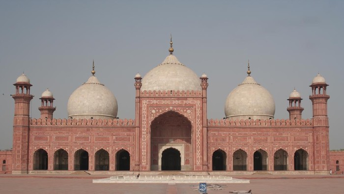 Inilah Masjid Badshahi, Kemegahannya Sudah Terlihat dari Jarak 16 Km! Inilah Masjid Badshahi, Kemegahannya Sudah Terlihat dari Jarak 16 Km!
