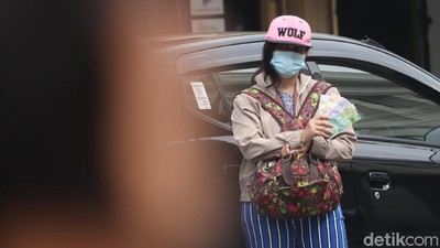 Jasa Penukaran Uang Mulai Marak di Bandung
