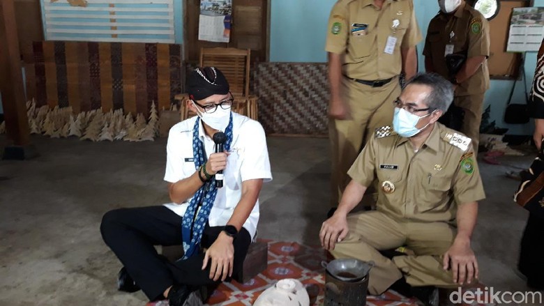 Kunjungan Menparekraf Sandiaga Uno ke Desa Krebet, Bantul Kunjungan Menparekraf Sandiaga Uno ke Desa Krebet, Bantul