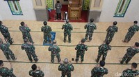 Sebelumnya Panglima TNI melalui pernyataan resminya pada Minggu, (25/4/2021) menyatakan status ABK KRI Nanggala 402 tenggelam dan gugur, seluruh prajurit TNI berduka terlebih TNI Angkatan Laut yang sangat prihatin atas musibah yang menimpa Prajurit Hiu Kencana Kapal Selam KRI Nanggala 402.