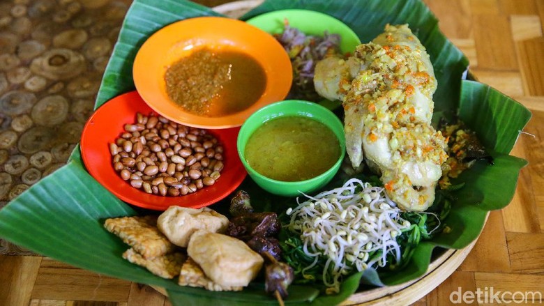 Men Tempeh 1978: Ayam Betutu Gilimanuk Legendaris yang Nendang Pedasnya Men Tempeh 1978: Ayam Betutu Gilimanuk Legendaris yang Nendang Pedasnya