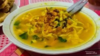 Sepiring penuh ini hanya sepuluh ribu rupiah. murah, enak dan pasti kenyang