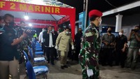 Prabowo tiba di rumah duka di Perum TNI AL Desa Tebel Kecamatan Gedangan Sidoarjo, Minggu (25/4) sekitar pukul 23.40 WIB. Namun dalam kunjungan ke rumah duka hanya 10 menit. Sekitar pukul 23.50 WIB, menhan meninggalkan rumah duka.
