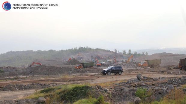 Menko Luhut Binsar Pandjaitan cek progres Bandara Kediri