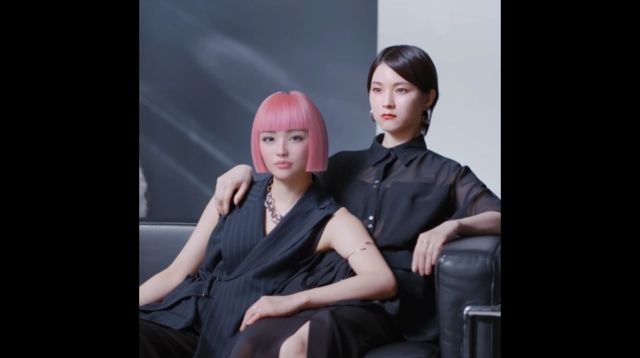 model virtual vs model manusia