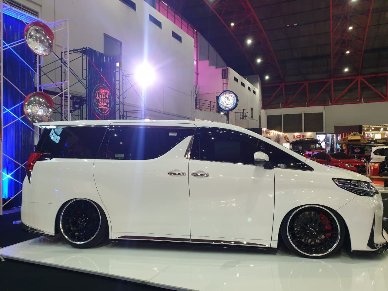 Modifikasi Toyota Alphard Ala Lexus LM 350