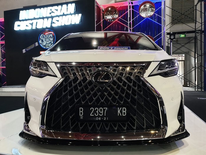 Modifikasi Toyota Alphard dengan tampilan ala Lexus LM 350