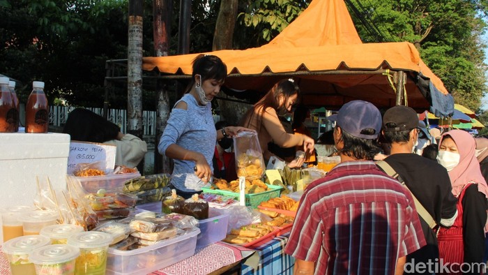 Semarak Ramadhan di Pasar Takjil Jalan Surabaya, Malang, Jawa Timur