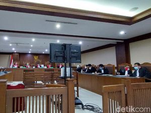 Korupsi Proyek Fiktif, Desi Arryani dkk Divonis 4 hingga 7 Tahun Bui