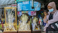 Harga Parcel disini sangat beragam, mulai dari ratusan ribu rupiah hingga jutaan rupiah.