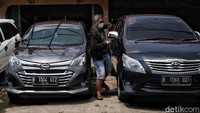 Dengan tarif jasa rental mobil seharga Rp. 200.000 - Rp. 300.000 ribu per hari . Biasanya untuk mudik warga menyewa dengan waktu 6-10 hari.