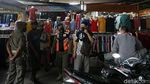 PKL Kucing-kucingan Buka Lapak di Trotoar Tanah Abang