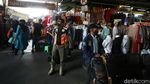 PKL Kucing-kucingan Buka Lapak di Trotoar Tanah Abang