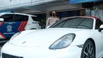 Penampakan Porsche Putih Penerobos Busway Diamankan Polisi