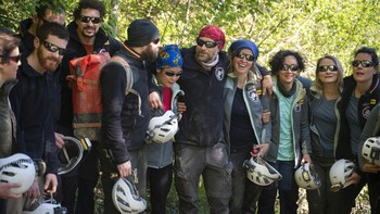 Yang mengejutkan, setelah misi selesai, sebagian relawan mengaku ingin tinggal lebih lama di dalam gua. Jumlahnya bahkan mencapai dua pertiga dari seluruh relawan. Puasa ponsel atau listrik tampaknya tak masalah buat mereka. Foto: AP/Renata Brito