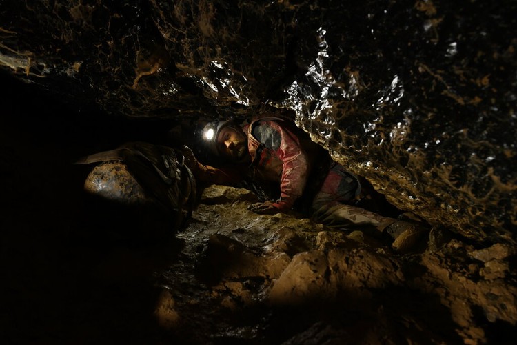 Puasa Ponsel di gua perancis