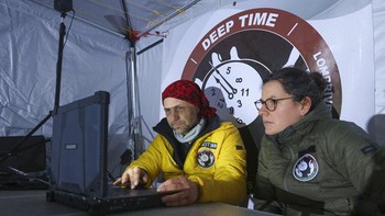 Tim peneliti pun memonitor mereka dengan seksama. Foto: AP/Renata Brito