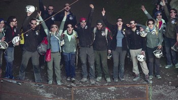 Seiring waktu berlalu, ternyata mereka sudah tidak kenal dengan waktu. Salah satu relawan berkata bahwa dia yakin berada dalam gua hanya selama 23 hari. Untuk mengisi waktu, sebagian relawan berolahraga dengan berlari mengelilingi kedalaman gua. Foto: AP/Renata Brito