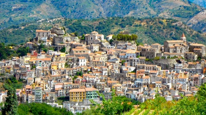 Rumah 1 Euro di Kota Castiglione, Sisilia Italia Rumah 1 Euro di Kota Castiglione, Sisilia Italia