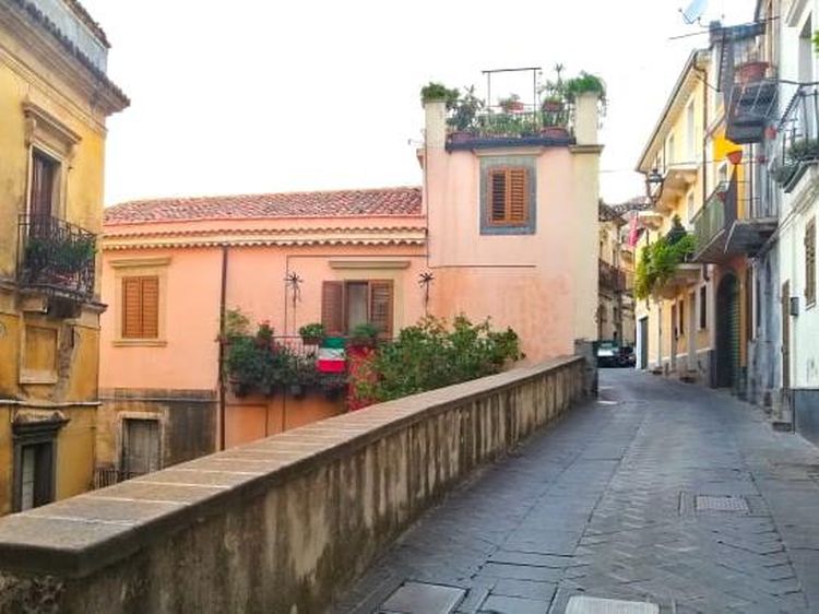 Rumah-rumah di Kota Ini Dijual Seharga 1 Euro