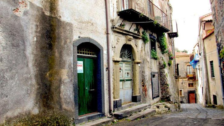 Rumah 1 Euro di Kota Castiglione, Sisilia Italia