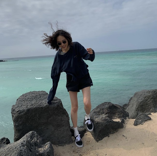 Lulusan Universitas Konkuk ini mengawali kariernya dengan membintangi sejumlah film pendek. Film High School Girls pun menandai debut aktingnya pada 2007. Foto: dok Instagram ryuniverse328