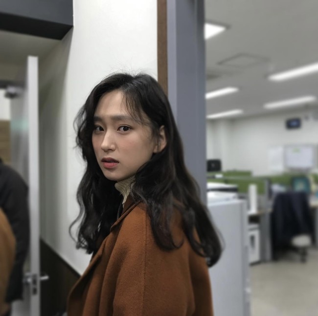 Ryu Hye Young sendiri lahir di Seoul pada 28 Maret 1991. Ia kemudian menggunakan tanggal lahirnya sebagai username Instagram, ryuniverse328. Foto: dok Instagram ryuniverse328