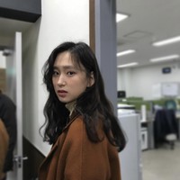 Ryu Hye Young sendiri lahir di Seoul pada 28 Maret 1991. Ia kemudian menggunakan tanggal lahirnya sebagai username Instagram, ryuniverse328. Foto: dok Instagram ryuniverse328