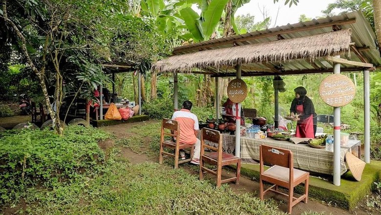 Sandiaga Uno mendorong agar desa-desa wisata yang ada di Indonesia dapat menghadirkan produk unggulan yang otentik sesuai dengan potensi daerahnya masing-masing.