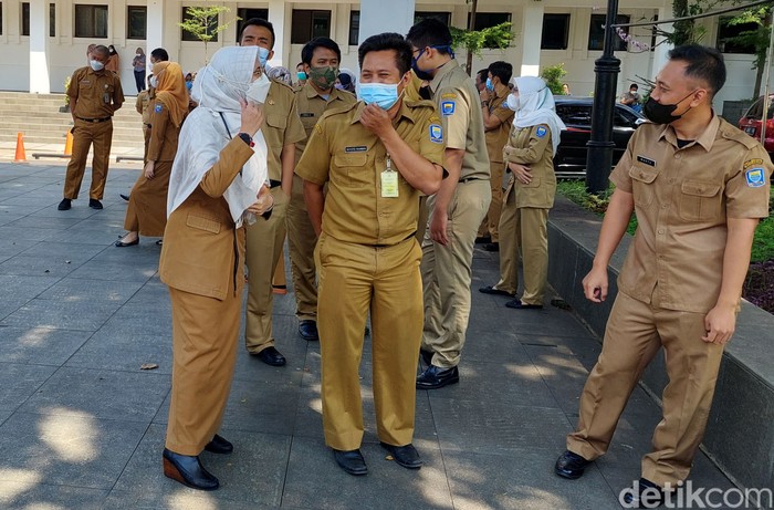 BNPB dan Pemkot Bandung menggelar simulasi kesiapsiagaan menhadapi bencana di Balai Kota Bandung, Senin (26/4/2021). Simulasi itu dalam rangka memperingati Hari Kesiapsiagaan Bencana Nasional.