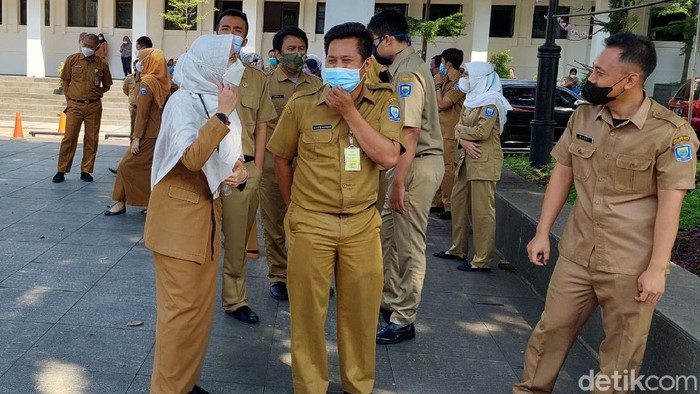 BNPB dan Pemkot Bandung menggelar simulasi kesiapsiagaan menhadapi bencana di Balai Kota Bandung, Senin (26/4/2021). Simulasi itu dalam rangka memperingati Hari Kesiapsiagaan Bencana Nasional.