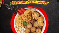 Istri Denny Cagur, Shanty juga berbisnis kuliner bakso aci. Ia menjajakannya via online dengan kemasan praktis. Isiannya ada baso aci daging ayam, baso aci tulang rangu, baso aci polos, mie kering, cuanki kering, dan sukro cikur. Ada juga varian baru, yamin pedas! Foto: Instagram basoaci_tehshanty