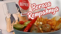 Bakso aci enak banyak berasal dari Garut, salah satunya racikan Mang Duyeh. Pemesanannya bisa via WhatsApp dengan pilihan menu beragam. Bagi pencinta pedas ada Baso Aci Geprek Baso dengan isian daging ayam. Foto: Instagram basoacimangduyeh