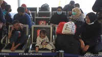 Aturan larangan mudik Lebaran 2021 berlaku pada 6-17 Mei 2021. Di luar tanggal tersebut, PT Kereta Api Indonesia/KAI (Persero) tetap melayani penjualan tiket kereta api jarak jauh.