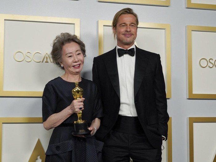 Actor Brad Pitt poses with Yuh-Jung Youn, winner of the award Actress in a Supporting Role for Minari, in the press room at the Oscars on April 25, 2021, at Union Station in Los Angeles. (Photo by Chris Pizzello / POOL / AFP)