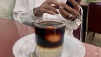 Berkunjung ke Pekanbaru, UAS mengingatkan para followersnya agar menyempatkan waktu untuk mencicipi kopi khas sana. Foto: Instagram @ustadzabdulsomad_official