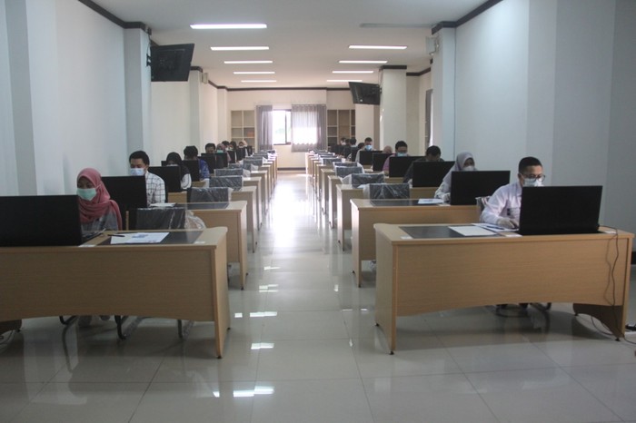 Universitas Brawijaya (UB) menggelar Ujian Tulis Berbasis Komputer (UTBK) Seleksi Bersama Masuk Perguruan Tinggi Negeri (SBMPTN) tahap II. UTBK akan digelar dua hari mulai hari ini.