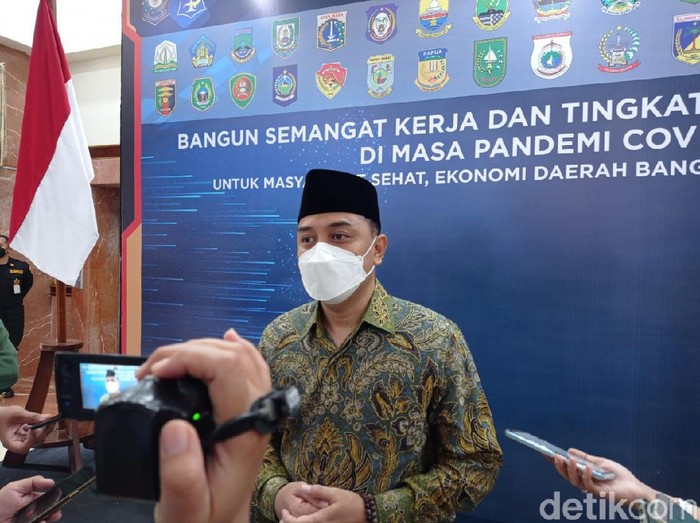 Sebanyak 53 kru KRI Nanggala-402 dinyatakan gugur. Rabu (28/4), keluarga kru kapal selam itu akan melakukan tabur bunga di Lanal Banyuwangi.