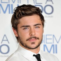 Di 2010, penampilan Zac sudah tampak semakin dewasa. Dia mengubah penampilan imutnya dengan menggunakan jenggot. Foto: dok. Getty Images