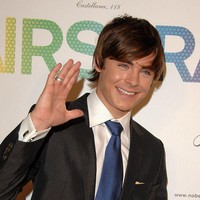 Di 2007, Zac membintangi film berjudul Hairspray. Inilah penampilannya saat premier film tersebut. Foto: dok. Getty Images