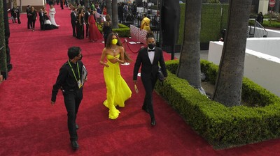 8 Gaya Zendaya Banjir Pujian, Patuh Prokes COVID-19 Pakai Masker di Oscars
