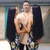 Anna dan Maria jadi viral setelah mengaku bahwa mereka berbagi kekasih. Mereka telah berkencan dengan satu pria bernama Ben Byrne sejak 10 tahun lalu. Foto: dok. Instagram/@annalucydecinque