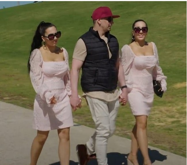 Tidak ada rasa cemburu antar keduanya. Anna, Lucy, dan Ben justru menikmati hubungan asmara tidak biasa itu. Foto: dok. Instagram/@annalucydecinque