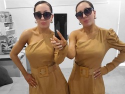 10 Potret Si Kembar yang Tak Mau Pisah, Berbagi Pacar Sampai ke WC Bersama