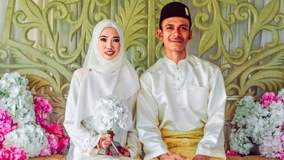 8 Foto Guru S2 yang Viral Dinikahi Sopir Truk, Dulu Dinyinyirin Kini Bahagia
