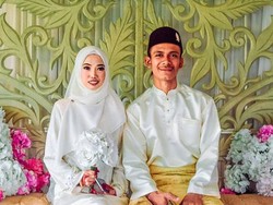 8 Foto Guru S2 yang Viral Dinikahi Sopir Truk, Dulu Dinyinyirin Kini Bahagia