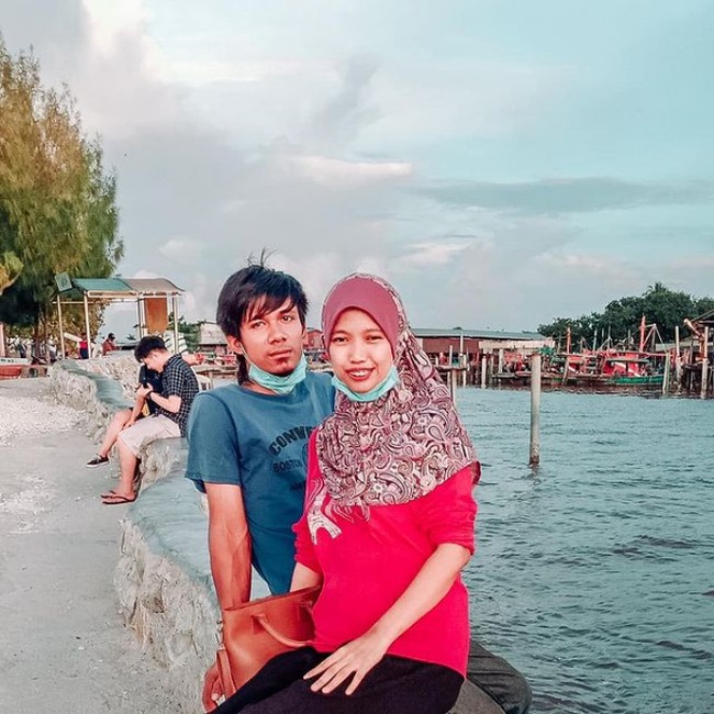 Namun ibarat ungkapan jodoh tak ke mana, pada akhirnya Azura bertemu lagi dengan Hafis. Benih cinta keduanya tumbuh setelah mereka kembali berkomunikasi.Foto: Dok. Instagram @orkid_azura